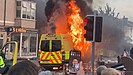 Polizei-Fahrzeug im Flammen, Southport, 30. Juli 2024