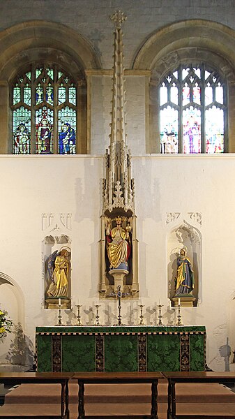 File:St Peter, Dunstable Priory - Sanctuary - geograph.org.uk - 5001922.jpg