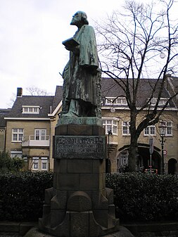 Standbeeld Pierre Cuypers, Munsterplein