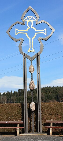 File:Stein im Jauntal - Friedhofskreuz.jpg