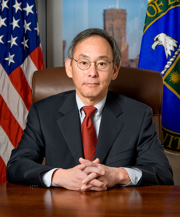 Chu's official portrait as United States secretary of energy, January 21, 2009