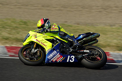 Yamaha YZF-R1 van het Team Etching Factory tijdens de kwalificatieronde van de 300 kilometer langeafstandsrace op het Suzuka International Racing Course (2010).
