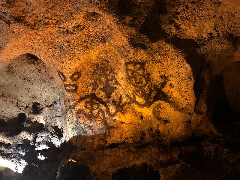 File:Taíno pictographs Cuevas de las Maravillas.jpg