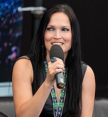 Turunen durante l'edizione 2016 del Wacken Open Air