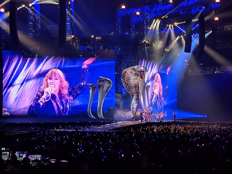 File:Taylor Swift Reputation Tour Minneapolis (43490534145).jpg