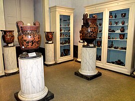 Ancient Greek vases in the Third Room. Terza sala MNJ.JPG