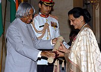 The President, Dr. A.P.J. Abdul Kalam presenting Padma Bhushan to Dr. (Smt.) Shanno Khurana, for her contribution in Hindustani Music, at investiture ceremony in New Delhi on March 29, 2006.jpg