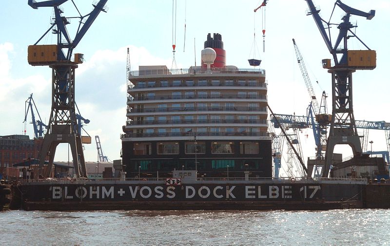 File:The gate of dock Elbe 17 is closed, the maintenance and repair work on the Cunard liner Queen Elizabeth have started.jpg