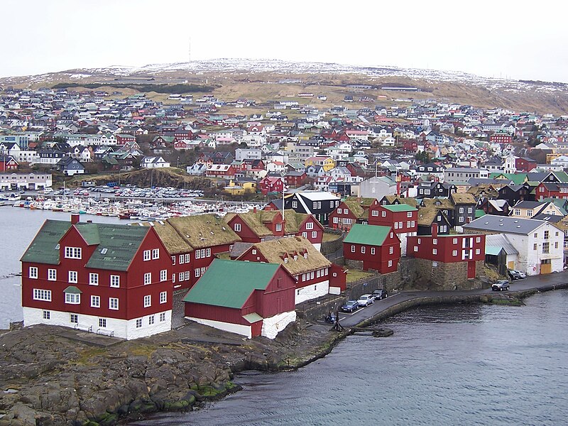 File:Tinganes, Torshavn 2005.jpg