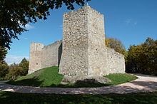 Torrioni delle mura castellane di Montemonaco.