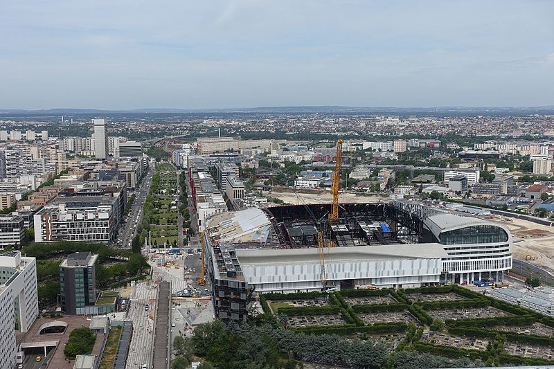 File:U Arena @ Nanterre @ Rooftop observatory @ Grande Arche @ La Défense @ Paris (34797770160).jpg