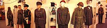 Im Museum ausgestellte Uniformen.