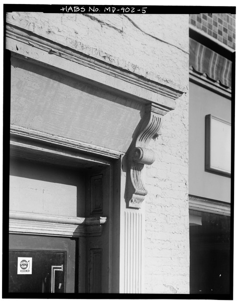 File:VIEW NORTH, SCROLL BRACKET DETAIL - 59-61 South Market Street (Commercial Building), Frederick, Frederick County, MD HABS MD,11-FRED,22-5.tif