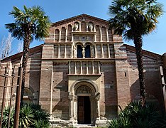 Vista de la fachada de la iglesia de la abadía de Vezzolano (?-1189)