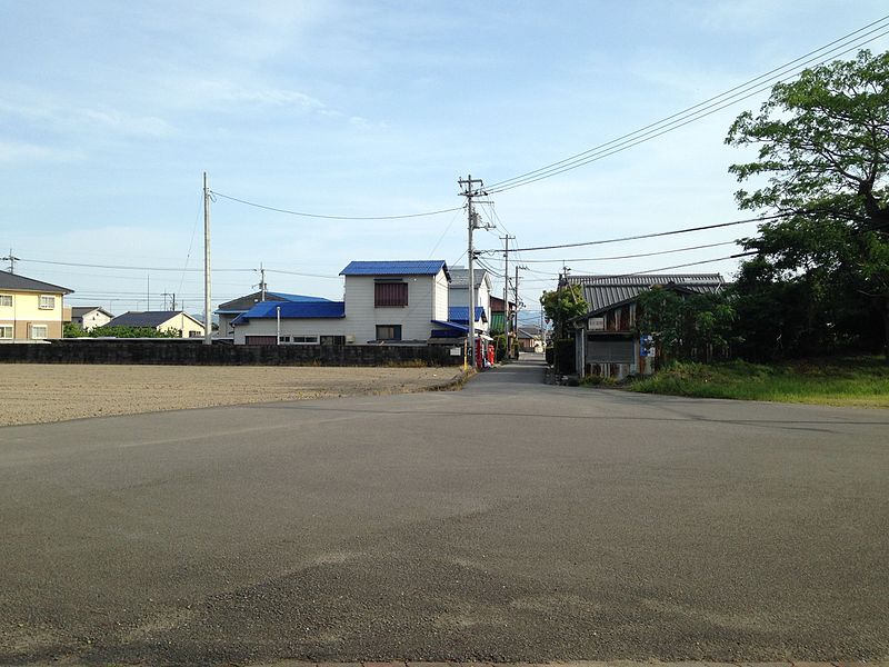 File:View in front of gate of German Village Park.JPG