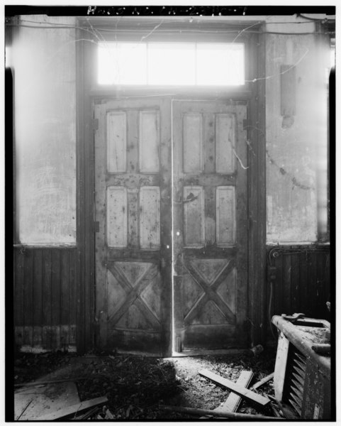 File:View of main door interior detail - Midland School Building, Northwest corner of Broadway and Cuba Avenue, Midland, Clinton County, OH HABS OHIO,14-MID,1-7.tif