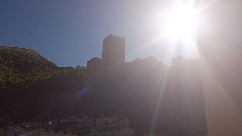 File:Vista del Castillo de la Yedra (Cazorla) 02.jpg