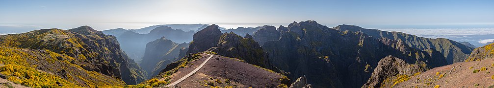 Vista desde el pico de Arieiro, Madeira, Portugal, 2019-05-30, DD 147-153 PAN