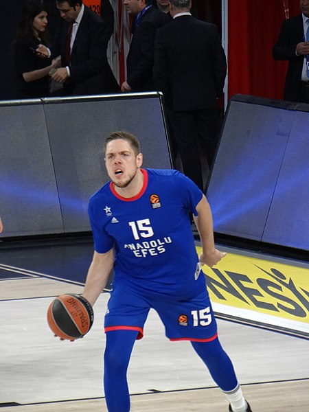 File:Vladimir Štimac 15 Anadolu Efes 20180119 (2).jpg