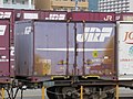 JR貨物19D形コンテナ。 （ W19D-2798 ） 新規格の5 t積み12 ft、産業廃棄物専用ドライコンテナ。 両側対二方ドア開き。 古くなった19Dを、管理型産業廃棄物の専用として形式の頭に W 記号を付けて、一般貨物と厳重に分けている。 兵庫/神戸(タ)にて、2019年9月22日撮影。