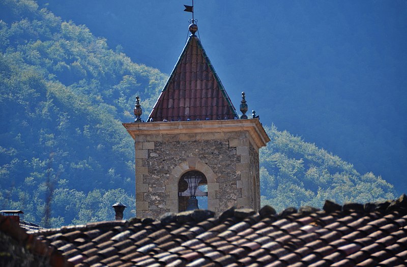 File:WLM14ES - Campanar Església de Santa Maria, els Hostalets d'En Bas, La Vall d'En Bas, La Garrotxa - MARIA ROSA FERRE (1).jpg