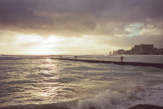 Sunset after a storm in Waikīkī (Cinestill 50D)