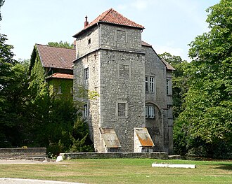 Das Schloss Veltheim 330px-Wasserschloss_Veltheim_Ostseite_Turm