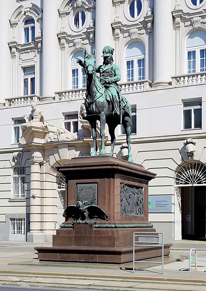 File:Wien - Reiterstandbild Radetzky.JPG