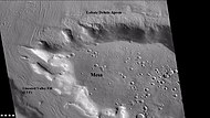 背景相机拍摄的桌山宽景照片，显示了舌状岩屑坡（LDA）和线状谷底沉积（LVF)），据认为这两者都是被岩屑覆盖的冰川。