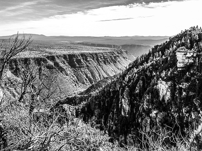 File:Wilson Mountain North Trail, Sedona, Arizona, Coconino County - panoramio (145).jpg