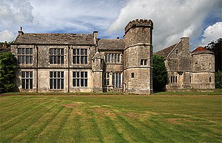 <span class="mw-page-title-main">Wolfeton House</span> Grade I listed building in Dorset, England