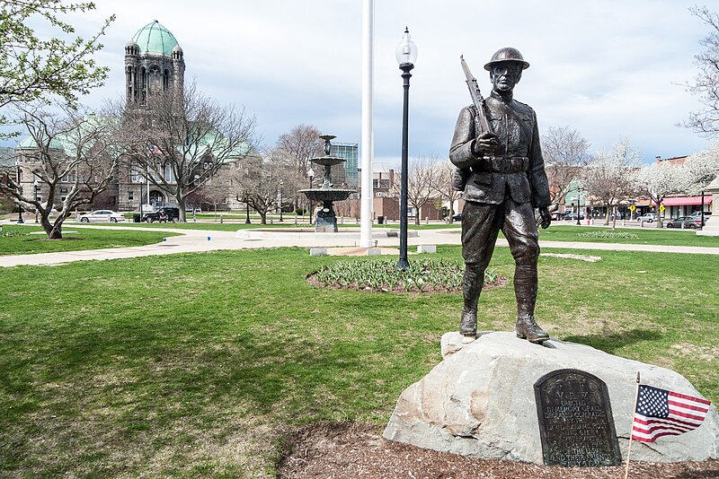 File:World War I "Doughboy" Statue Memorial on Taunton Green.jpg