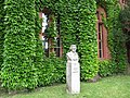 Busta Ludwiga van Beethovena na nádvoří Červeného zámku