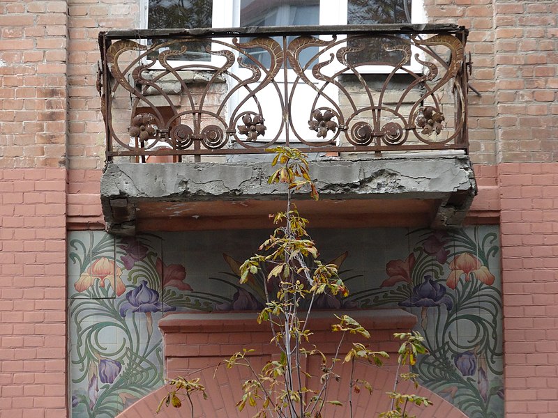 File:"Все во власти времени". Балкон особняка А. Шишкиной в Саратове.jpg