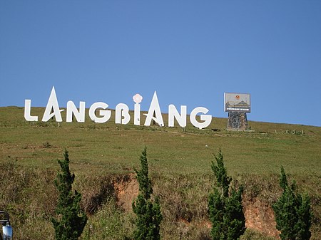 Núi Langbiang