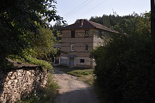 Куќа во средишниот дел на селото