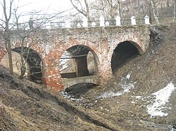 Трёхарочный мост через речку Медведку на улице Ушакова, XIX век