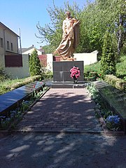 Село С.Безрадичі,пам'ятник воїнам-односельцям,які загинули в роки ВВ війни.jpg
