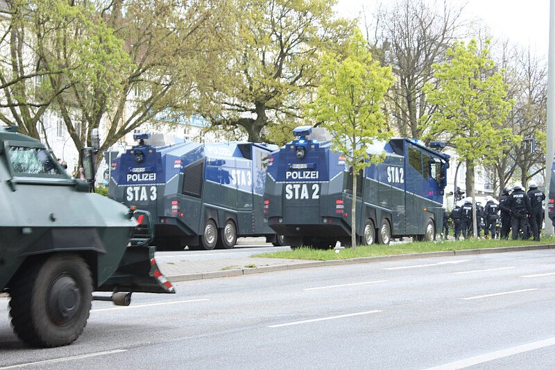 File:1. Mai Demo der Hamburger Polizei 17.jpg