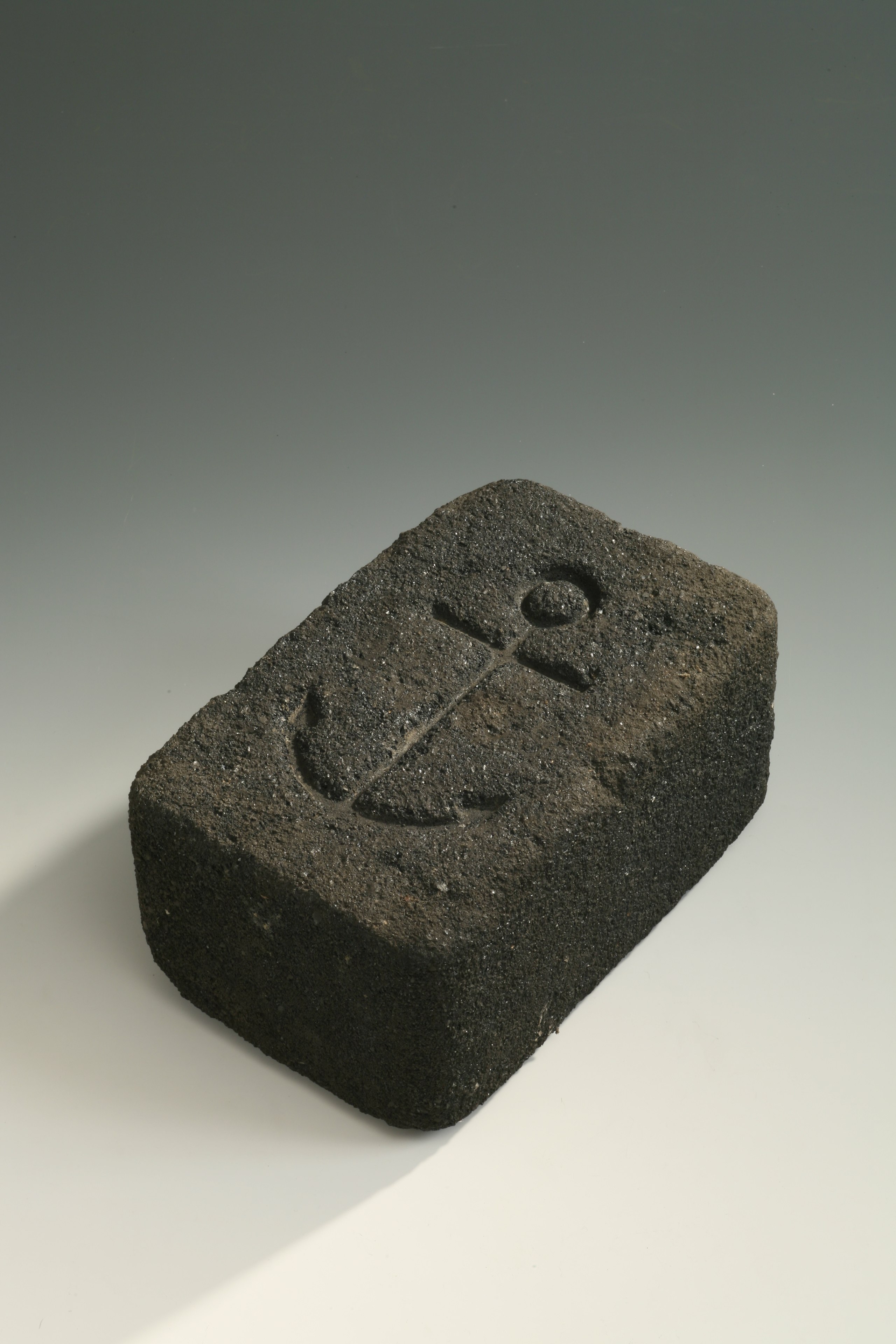 File:11-briquette-de-charbon.jpg - Wikimedia Commons