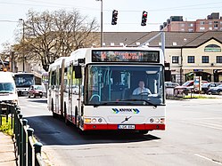 A 14-es busz a Palotai úton a Szedreskerti ln. felé