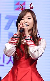 Lee performing at the SBS Gayo Daejeon in 2014