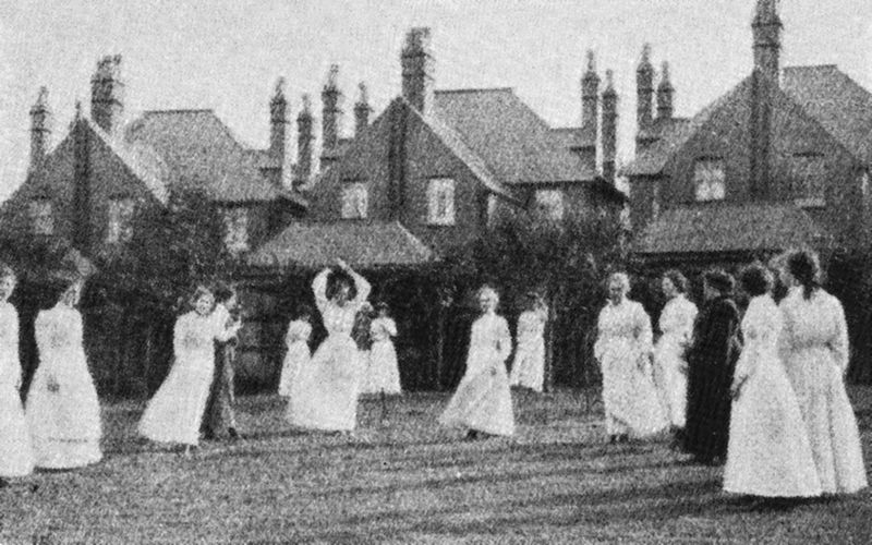 File:1910 Bournville Club Netball.jpg