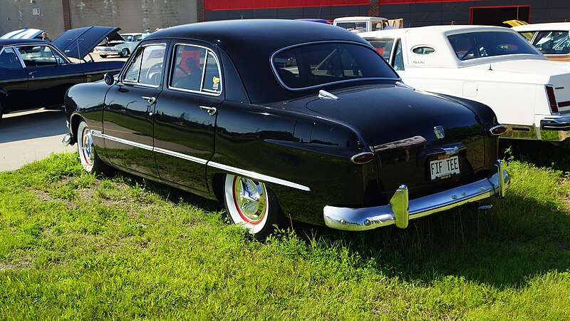 File:1950 Ford Custom Fordor Sedan; Annandale, MN (29396480698).jpg