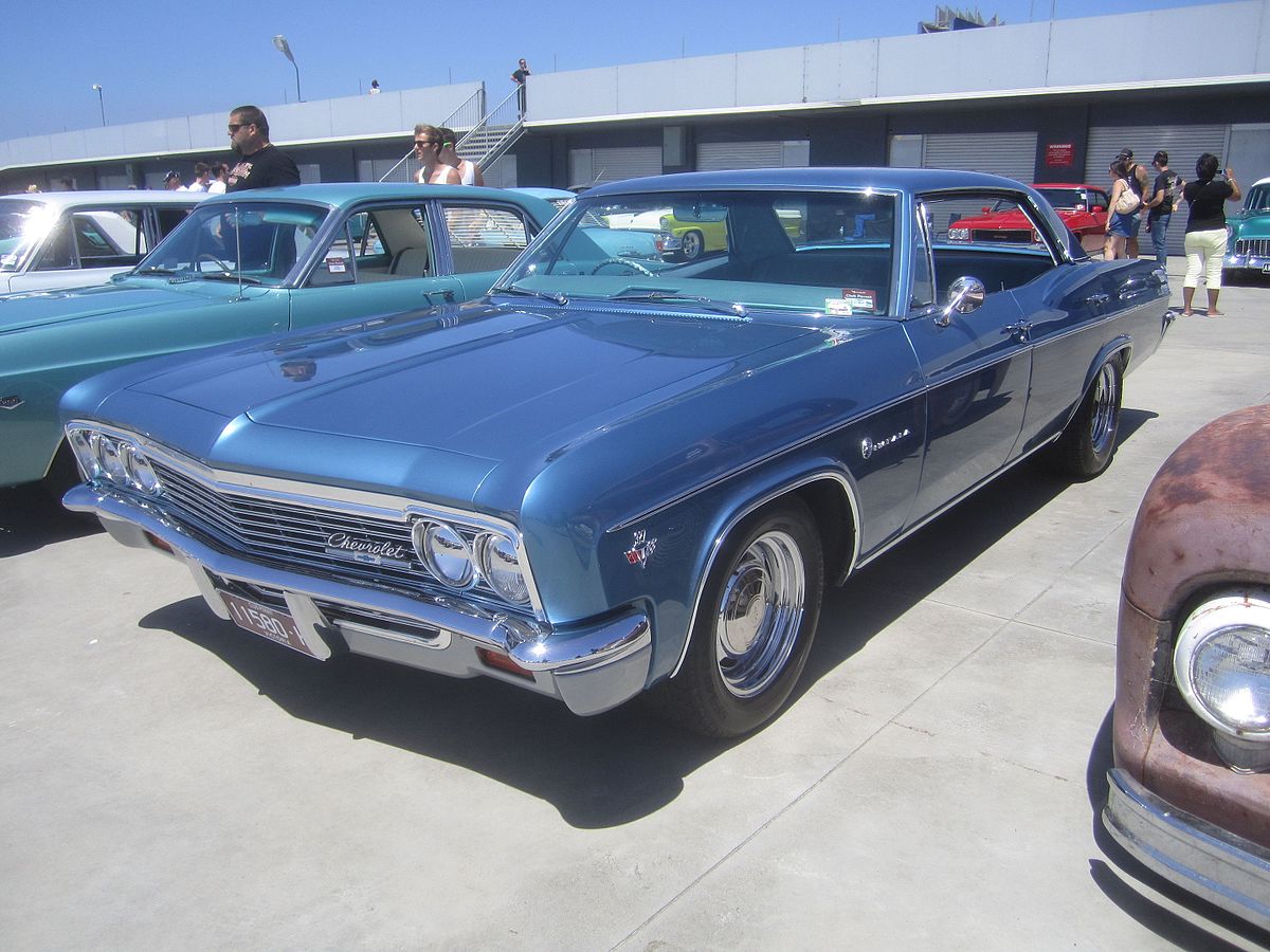 File:1966 Chevrolet Impala 4 door Hardtop (8473278454).jpg - Wikimedia Comm...