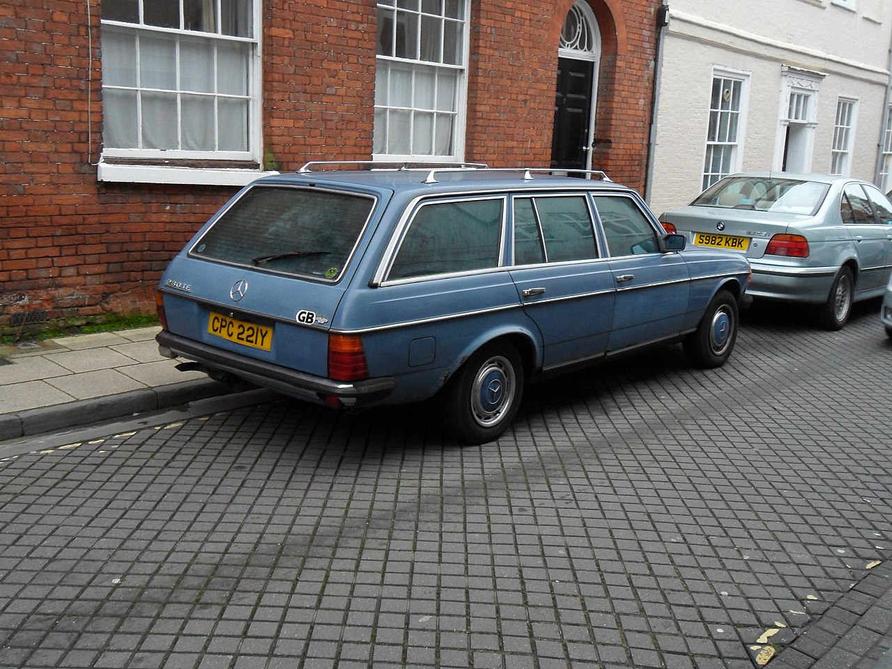 File:1982 Mercedes W123 230 TE (9988310324).jpg - Wikimedia Commons