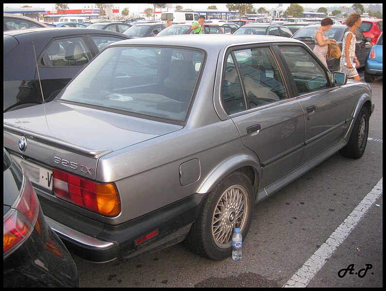 File:1990 BMW 325ix (E30) (3905256518).jpg