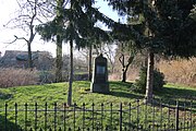 Deutsch: Denkmal für die Gefallenen des Ersten Weltkrieges; Monolith mit Helm und Inschriftentafel, ortsgeschichtlich von Bedeutung, Ecke Weg an der Löbau/Cunnewitzer Straße in Lautitz