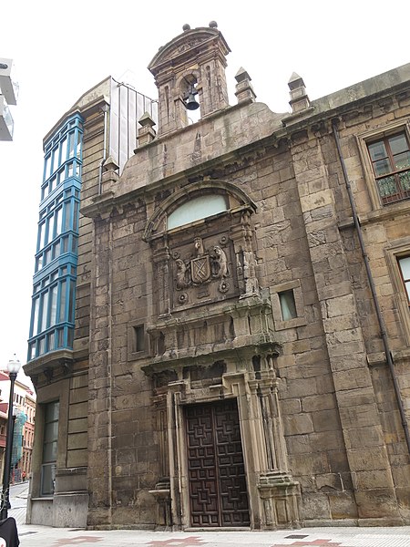 File:215 Capella de la Trinidad, c. Trinidad 13 (Gijón).jpg