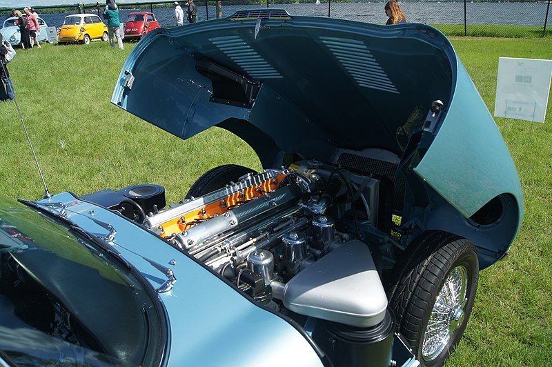 File:61 Jaguar E-Type (8941901483).jpg